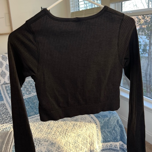 Lululemon Ebb to Street Long-Sleeve Shirt. Black, ribbed, cropped. - Picture 7 of 8
